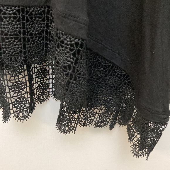 LOGO Black Tunic Tee Long Sleeve with Sharkbite Hi-Low Lace Hem 1X - Picture 2 of 7